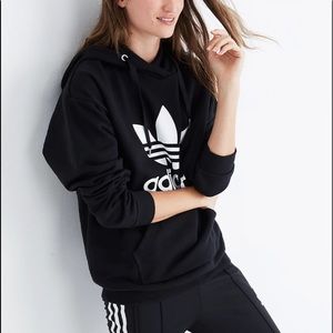 LIKE NEW BLACK ADIDAS SWEATSHIRT